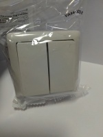 Выключатель 2класс ХИТ о/у с изолированной пластиной 250В 6А белый VA56-232-B