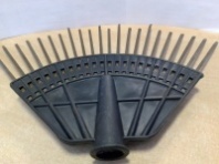 Грабли веерные Лидер пластинчатые 22-х зубые на пластмассовой основе без черенка