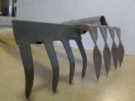 Грабли Лидер 4-х зубые прямые эмаль с черенком 